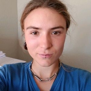 Meet your Posher, Lola